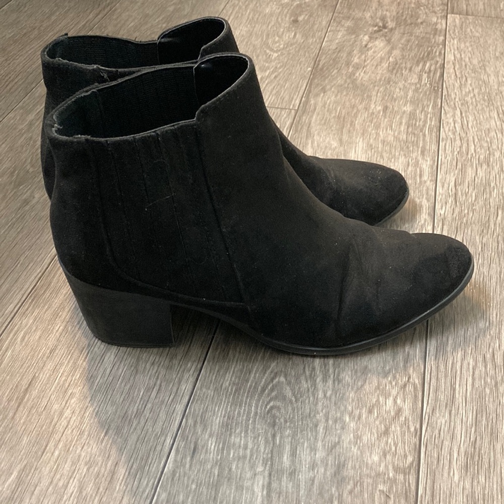 Size 9 womens booties